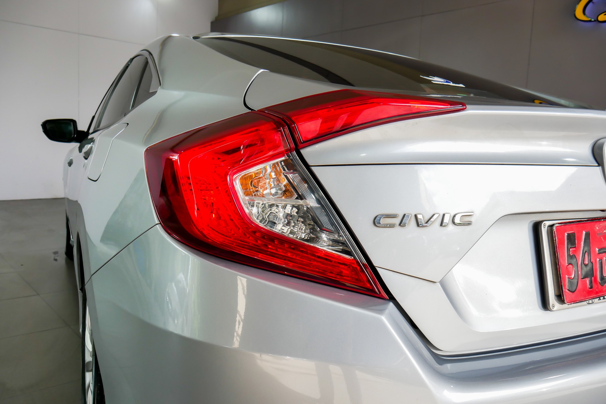 HONDA CIVIC FC 1.8 E AT ปี 2016 สีเงิน (รูปที่ 18)