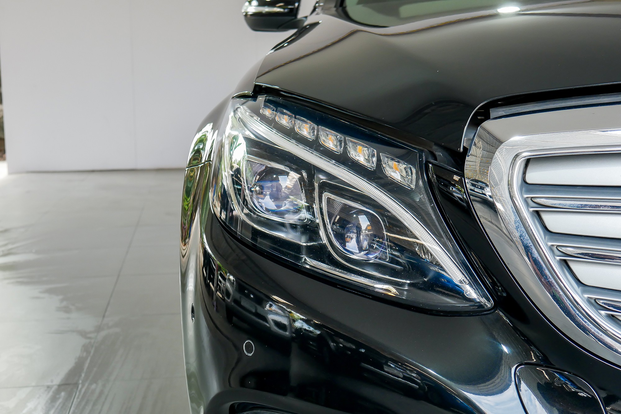 MERCEDES BENZ C300 W205 2.1 BLUETECH HYBRID EXCLUSIVE AT ปี 2016 สีดำ (รูปที่ 4)
