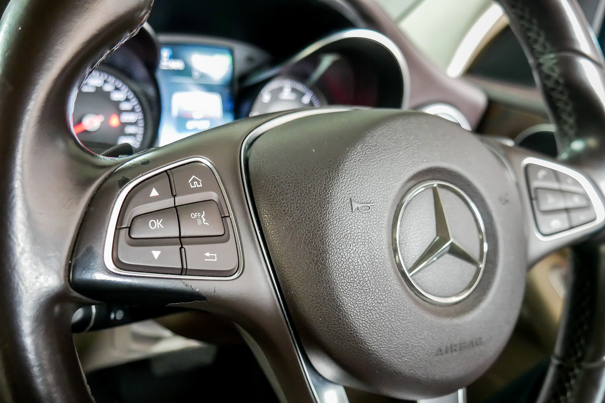 MERCEDES BENZ C300 W205 2.1 BLUETECH HYBRID EXCLUSIVE AT ปี 2016 สีดำ (รูปที่ 9)