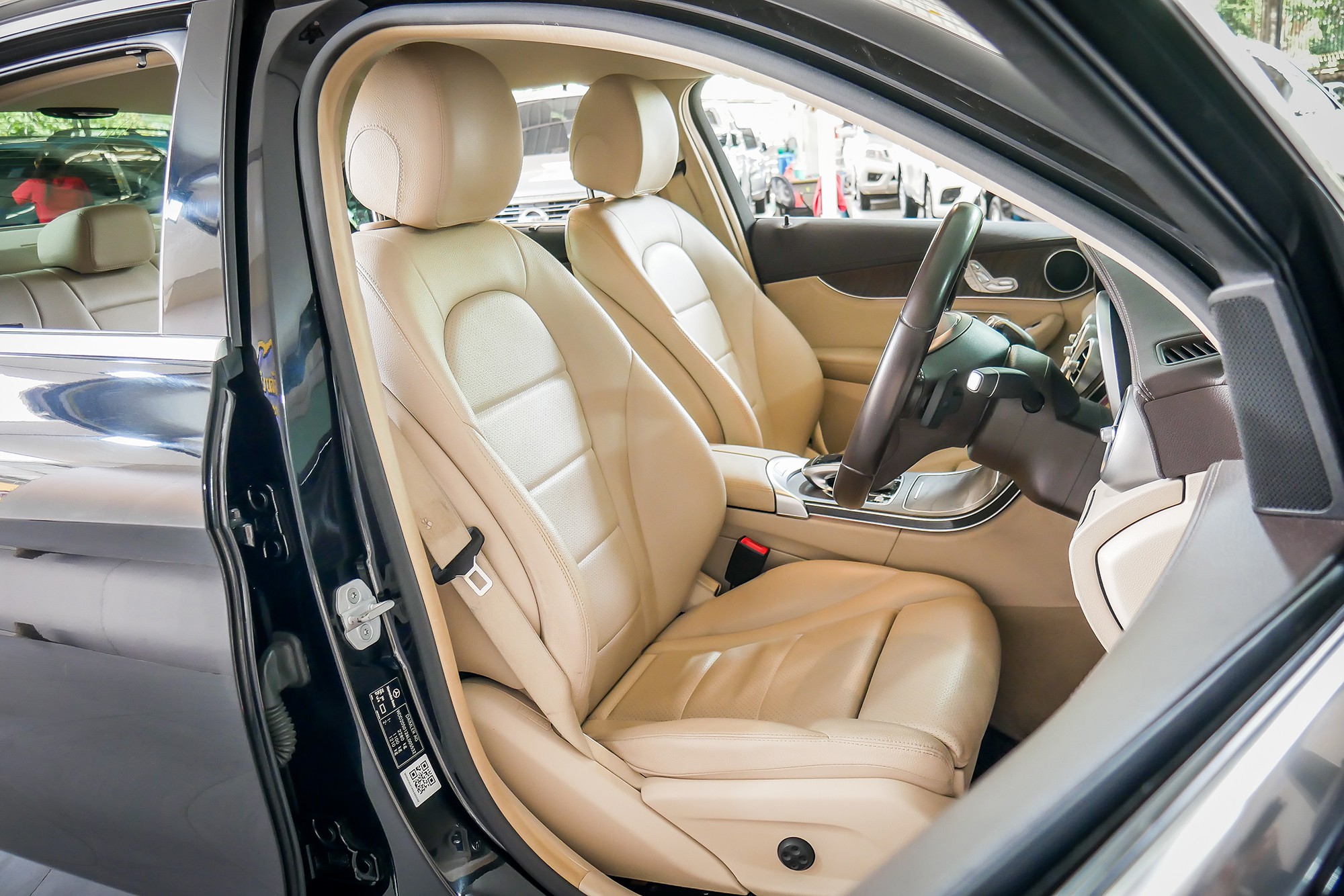 MERCEDES BENZ C300 W205 2.1 BLUETECH HYBRID EXCLUSIVE AT ปี 2016 สีดำ (รูปที่ 14)
