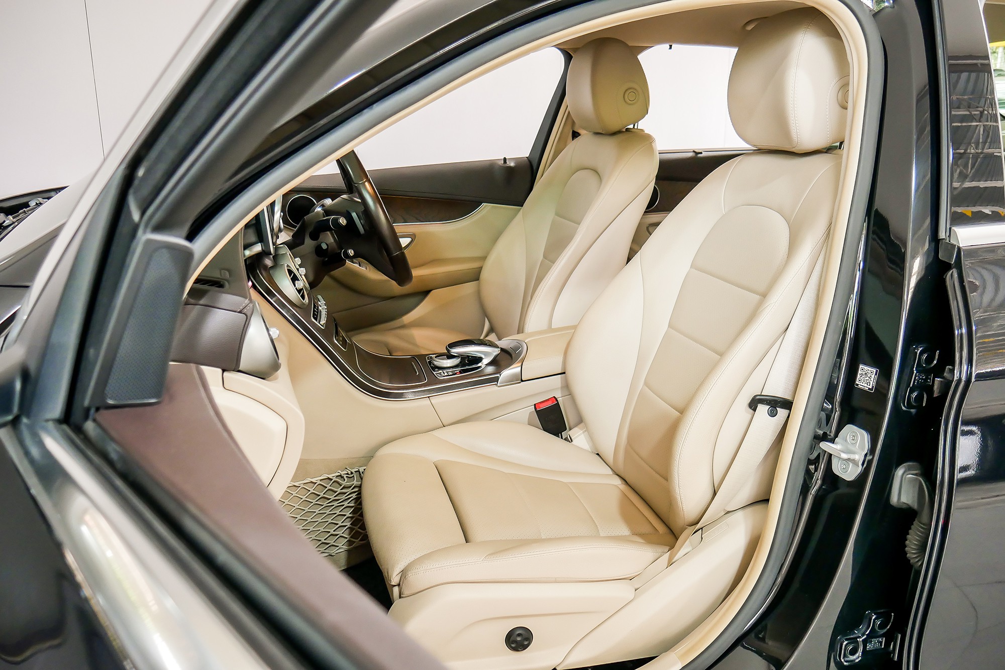 MERCEDES BENZ C300 W205 2.1 BLUETECH HYBRID EXCLUSIVE AT ปี 2016 สีดำ (รูปที่ 15)