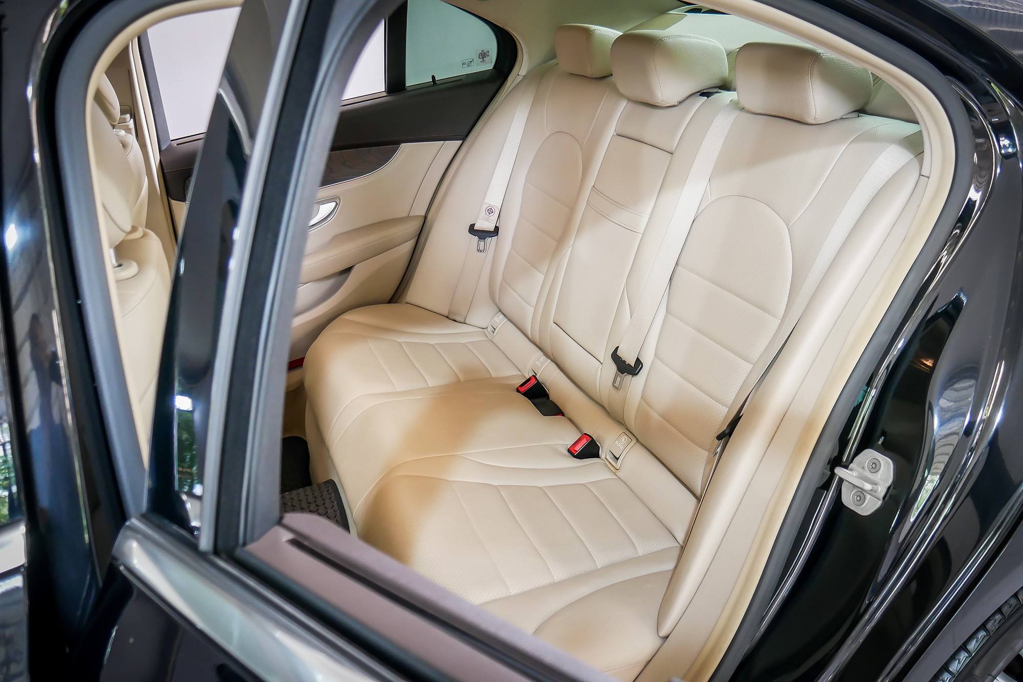MERCEDES BENZ C300 W205 2.1 BLUETECH HYBRID EXCLUSIVE AT ปี 2016 สีดำ (รูปที่ 16)
