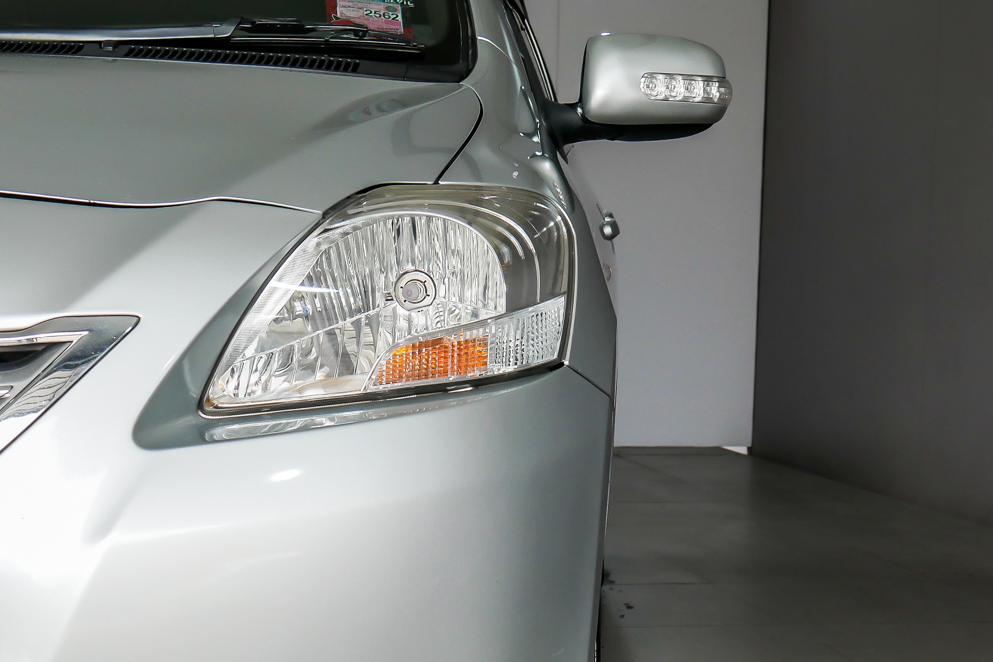 TOYOTA VIOS 1.5 J MINOR CHANGE AT 2011 สีเงิน