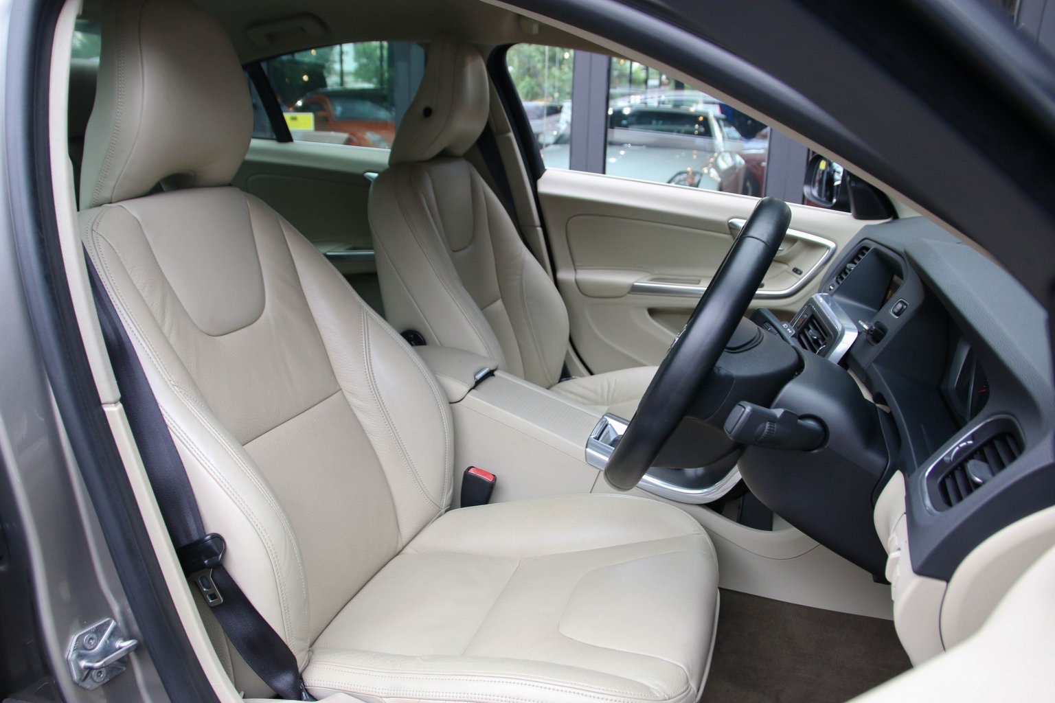 Volvo S60 ปี 2014 สีเทา (รูปที่ 11)