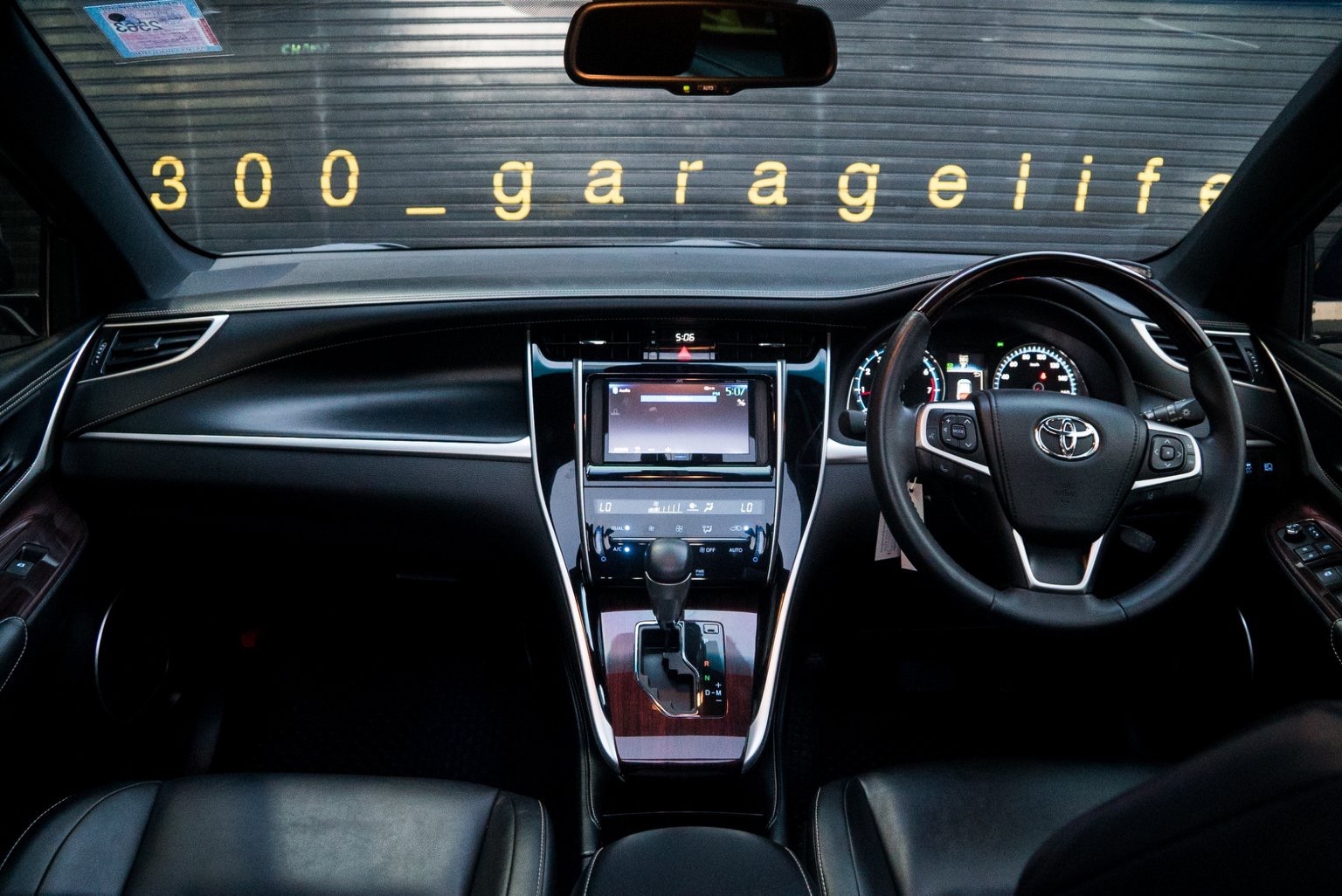 Toyota Harrier ปี 2014 สีดำ (รูปที่ 9)