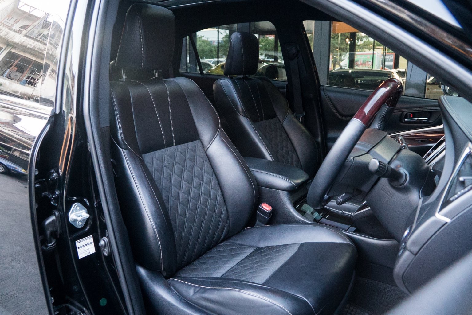 Toyota Harrier ปี 2014 สีดำ (รูปที่ 10)
