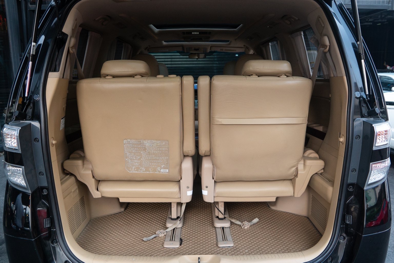 Toyota Vellfire ปี 2009 สีดำ (รูปที่ 14)