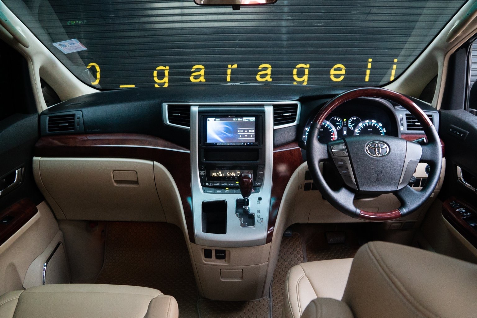 Toyota Vellfire ปี 2009 สีดำ (รูปที่ 10)