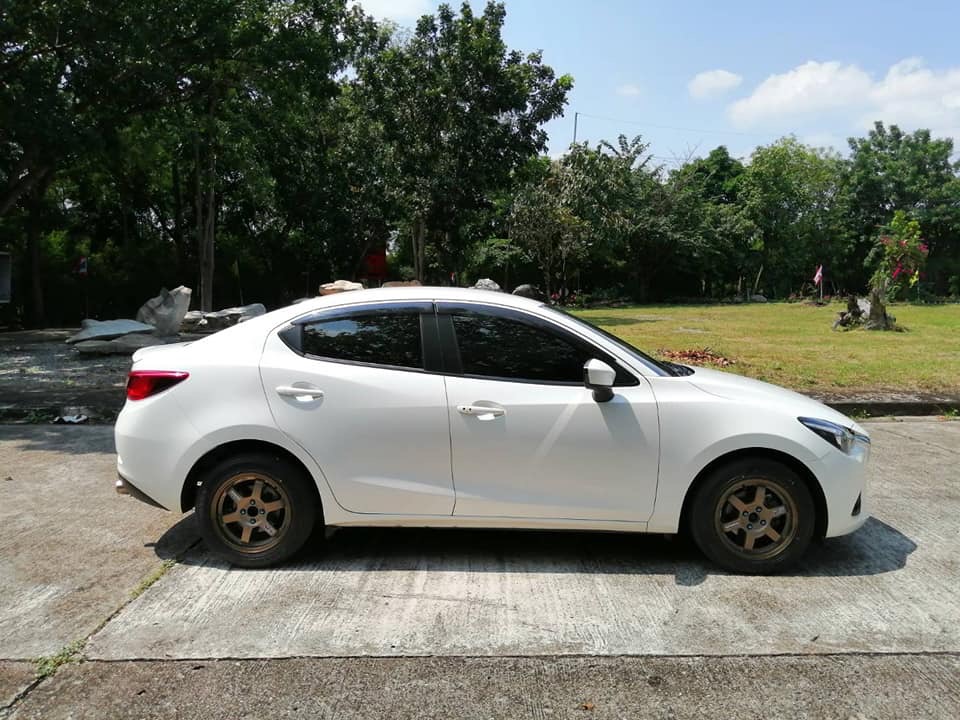 Mazda 2 Sedan (4 ประตู) ปี 2016 สีขาว (รูปที่ 2)