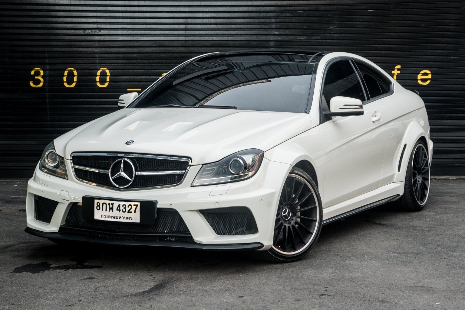 Mercedes-Benz C-Class W204 C180 ปี 2011 สีขาว