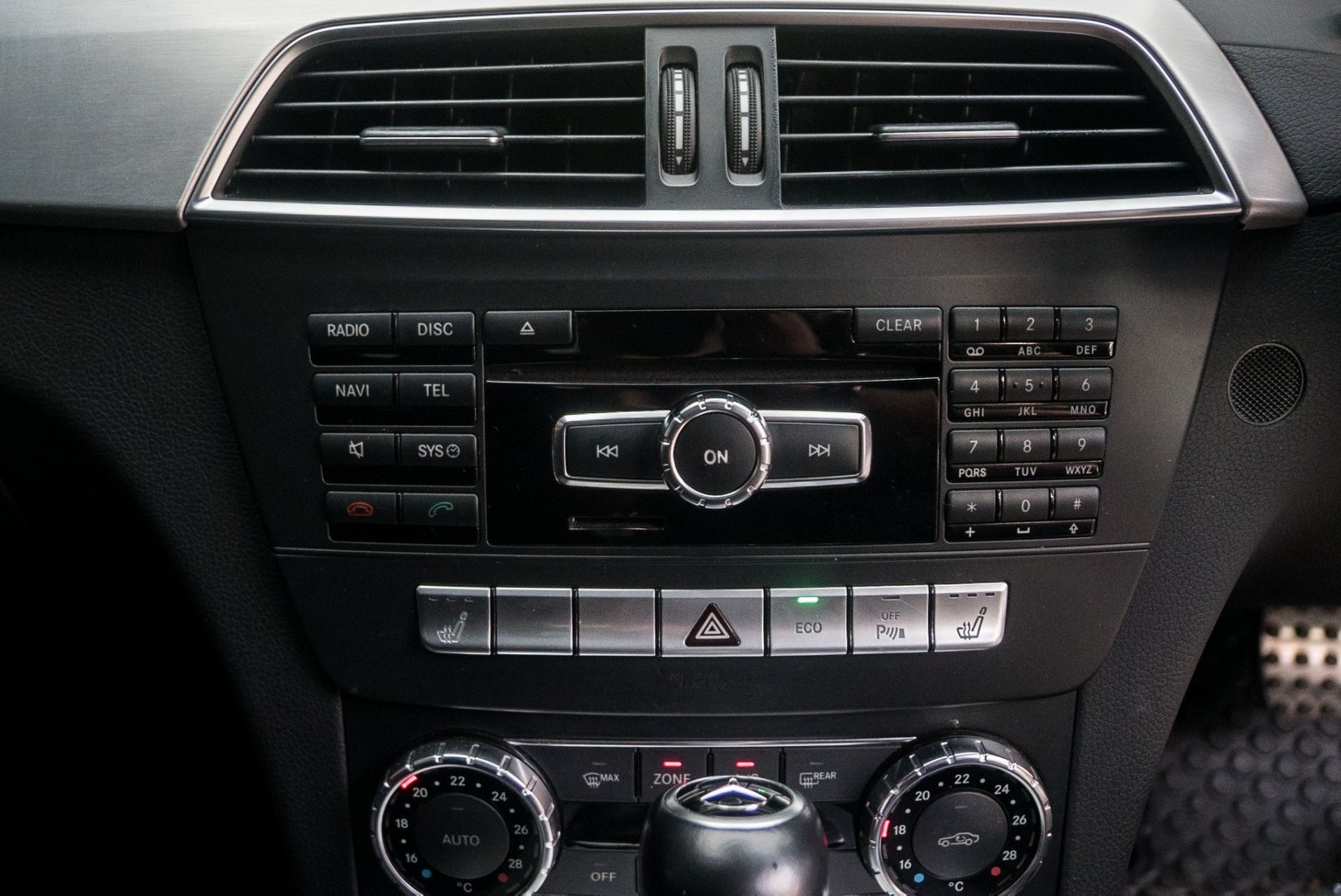 Mercedes-Benz C-Class W204 C180 ปี 2011 สีขาว (รูปที่ 6)