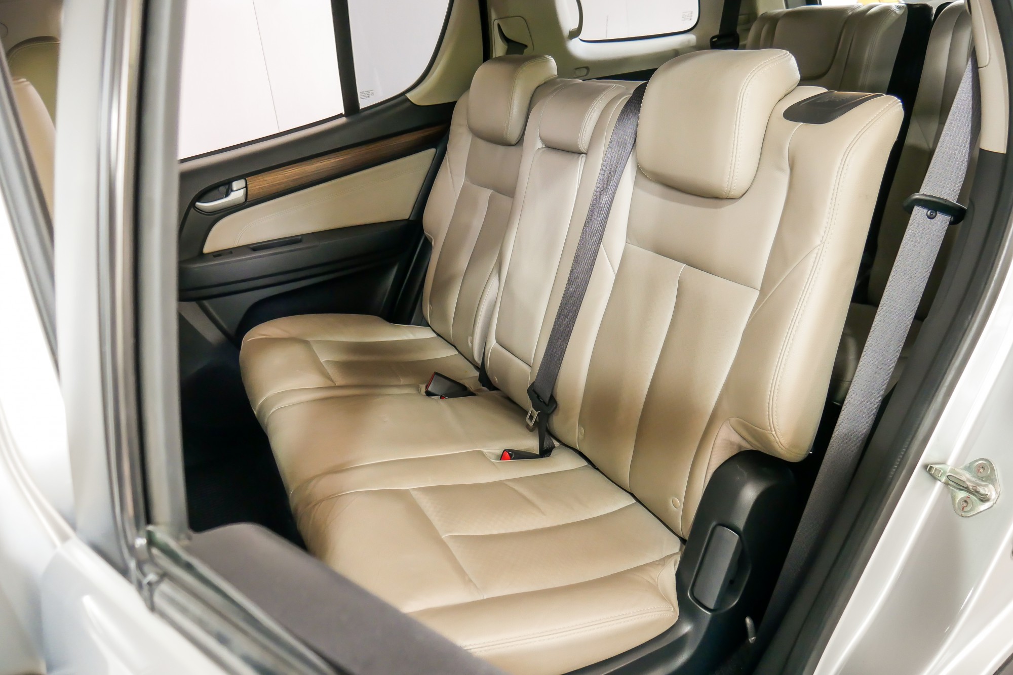 ISUZU MU-X 3.0 NAVI 4X4 AT ปี 2014 สีเงิน (รูปที่ 13)