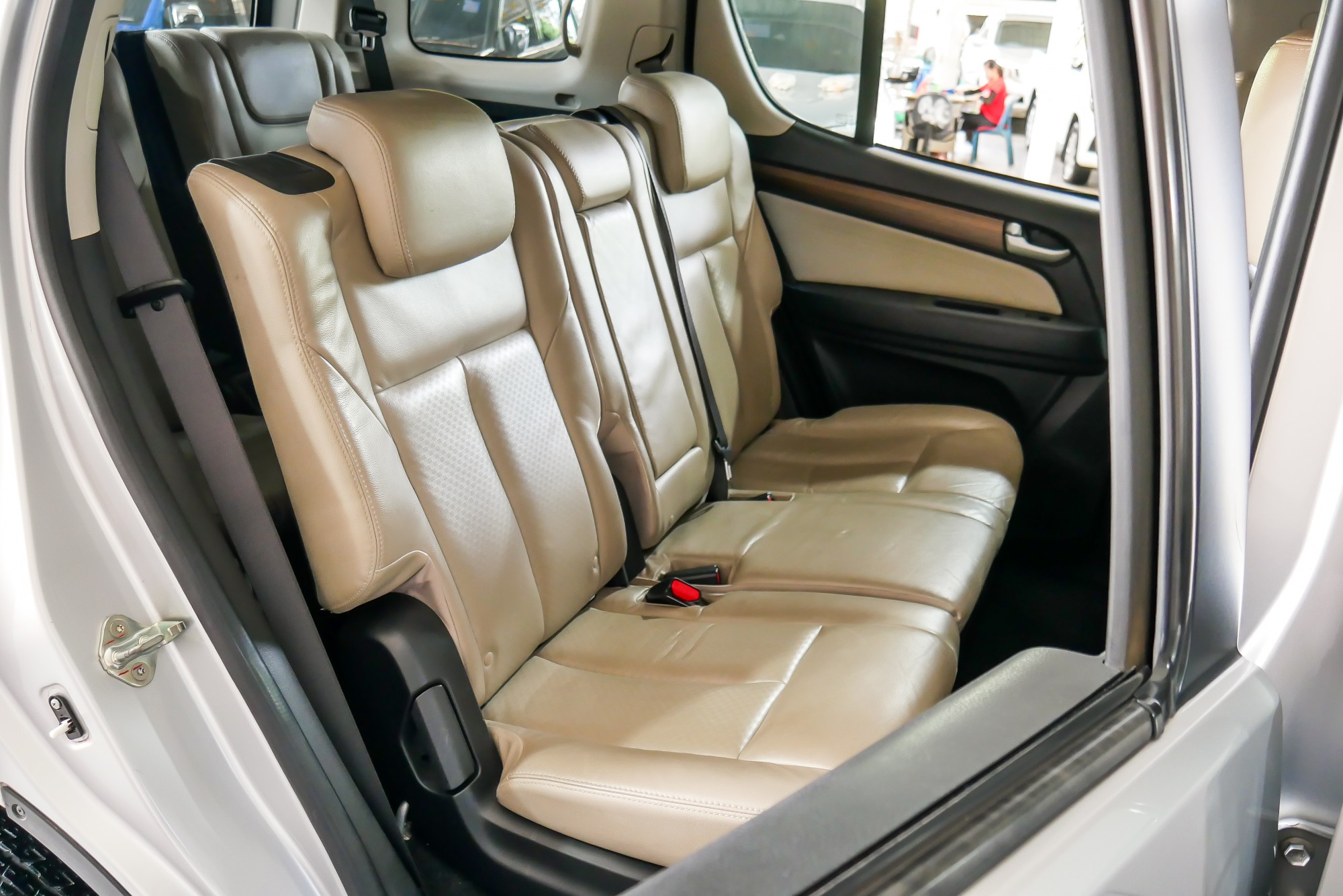 ISUZU MU-X 3.0 NAVI 4X4 AT ปี 2014 สีเงิน (รูปที่ 11)
