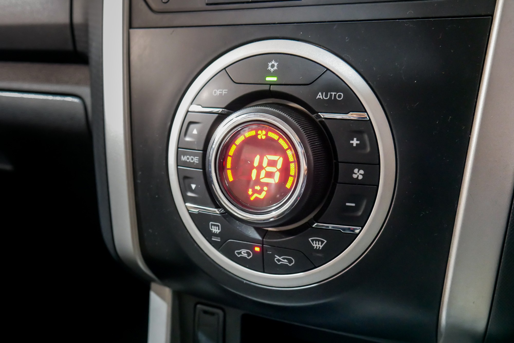 ISUZU MU-X 3.0 NAVI 4X4 AT ปี 2014 สีเงิน (รูปที่ 8)