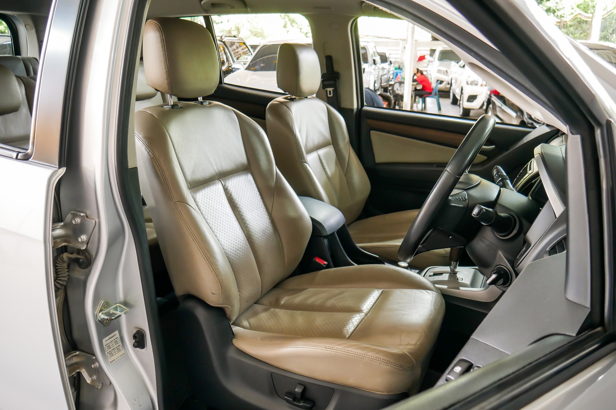 ISUZU MU-X 3.0 NAVI 4X4 AT ปี 2014 สีเงิน (รูปที่ 10)