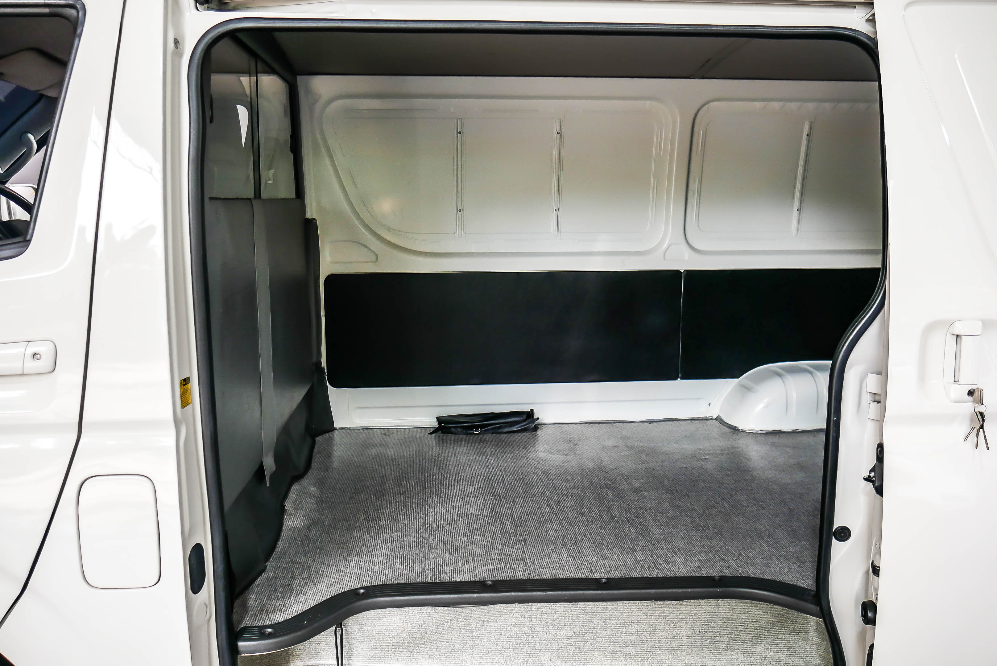 TOYOTA HI-ACE 2.5 ECONOME MT ปี 2010 สีขาว (รูปที่ 12)