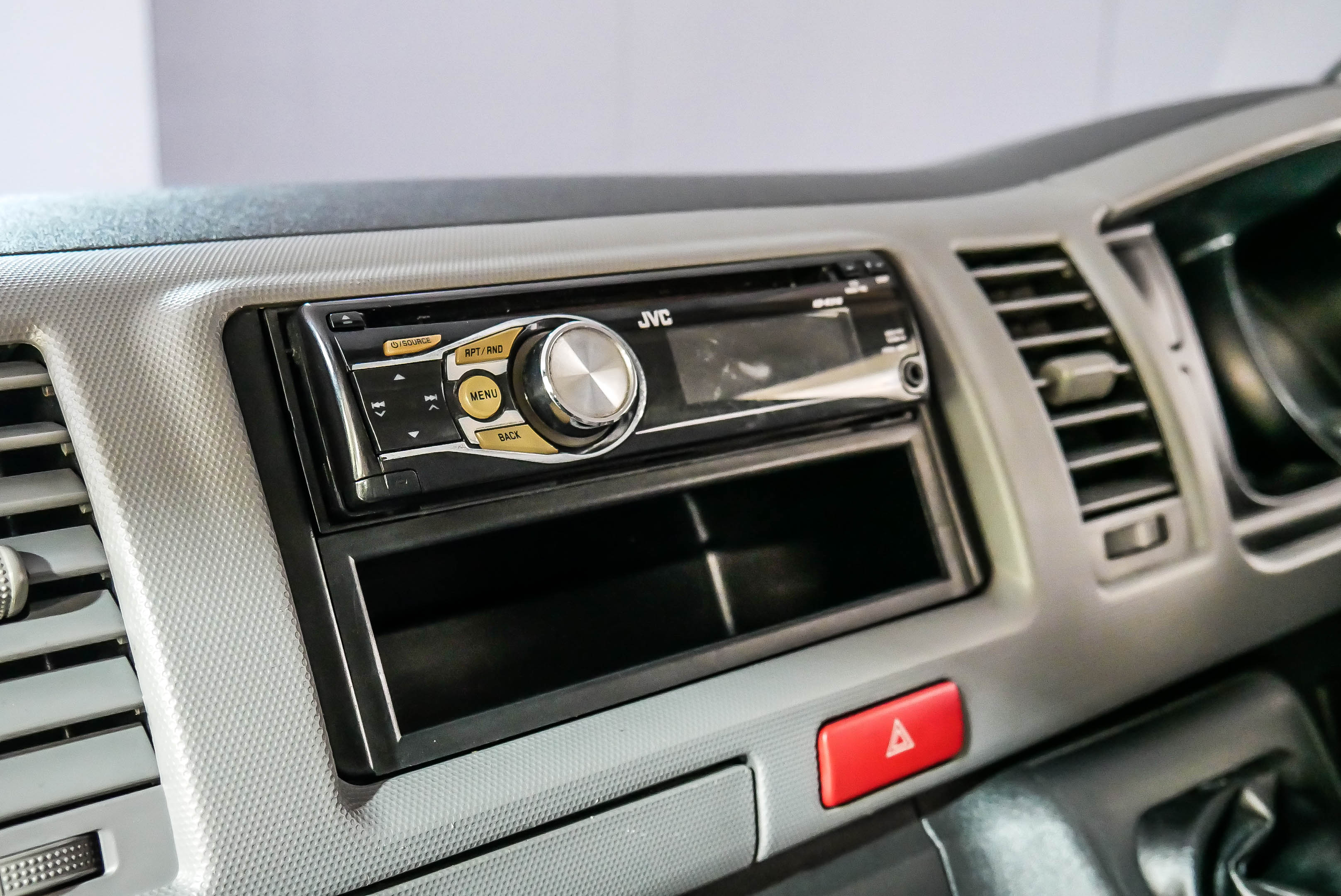 TOYOTA HI-ACE 2.5 ECONOME MT ปี 2010 สีขาว (รูปที่ 9)