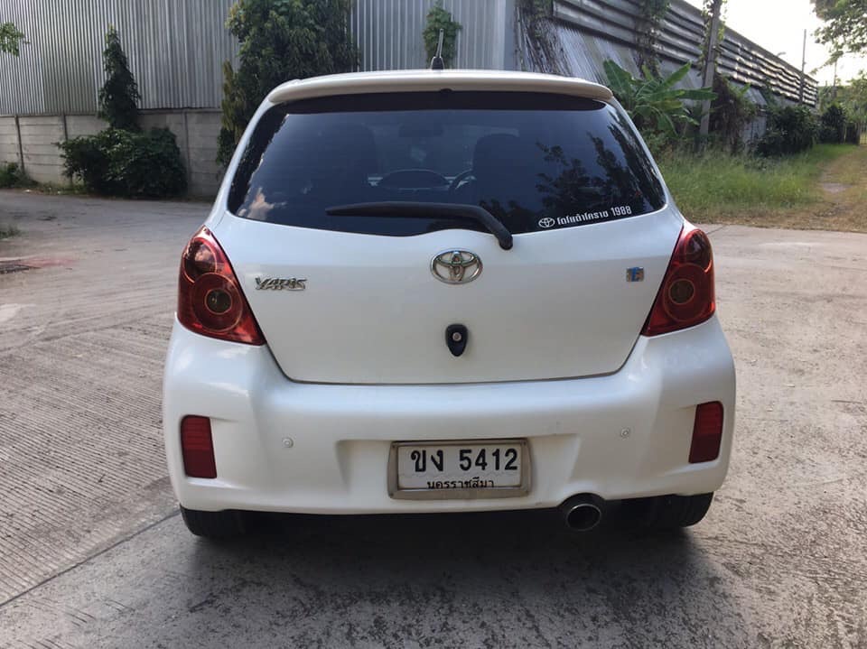 Toyota Yaris ปี 2013 สีขาว (รูปที่ 4)