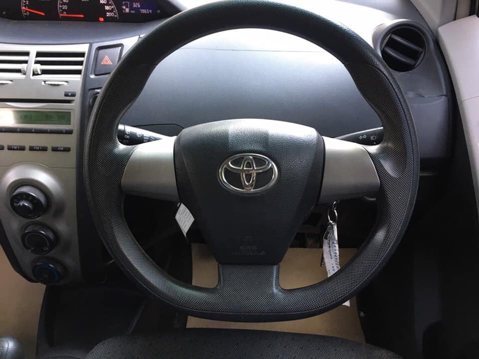 Toyota Yaris ปี 2013 สีขาว (รูปที่ 11)