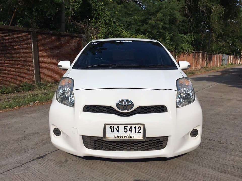 Toyota Yaris ปี 2013 สีขาว