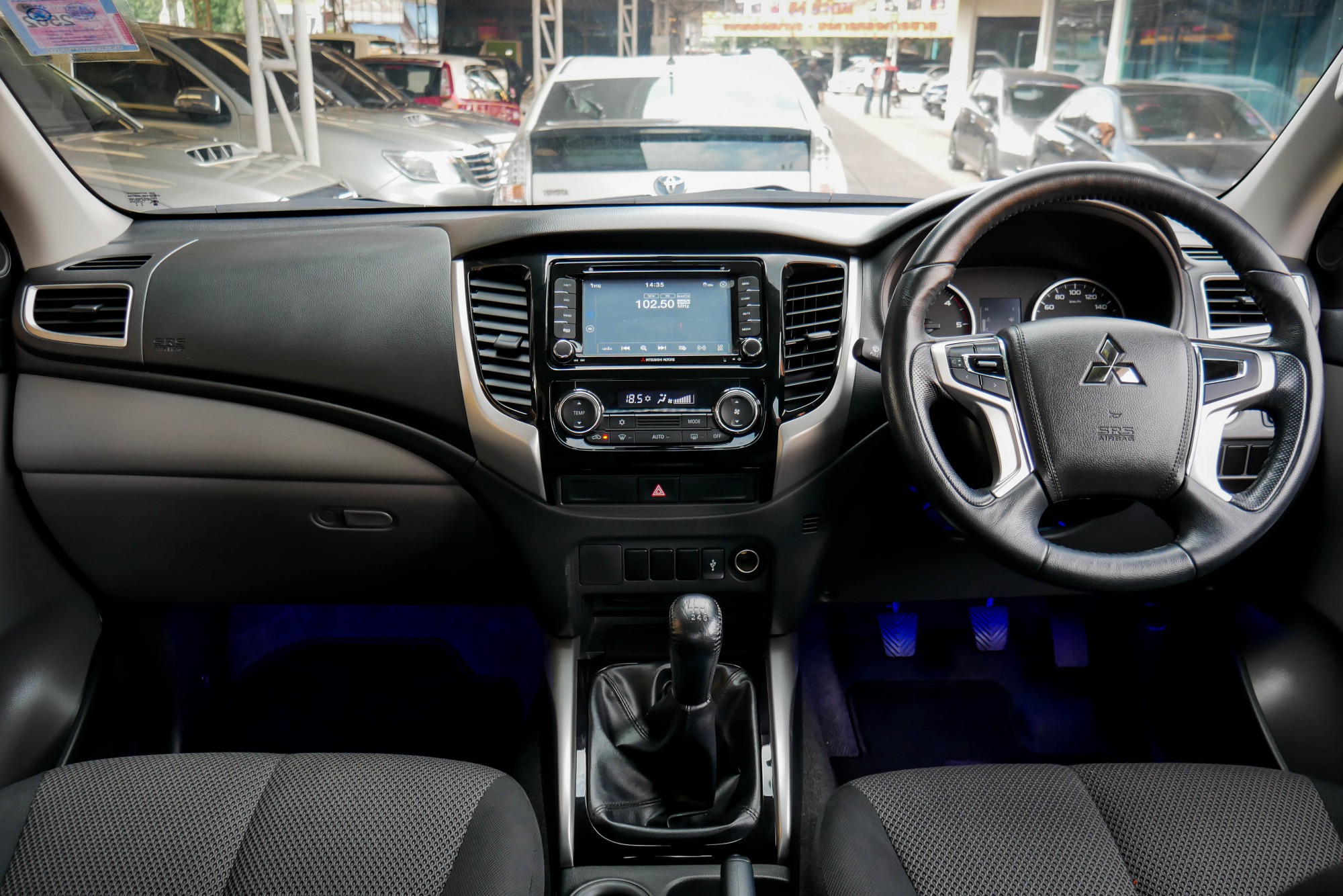 MITSUBISHI TRITON MEGACAB 2.4 GLS LTD PLUS MT ปี 2017 สีดำ (รูปที่ 5)