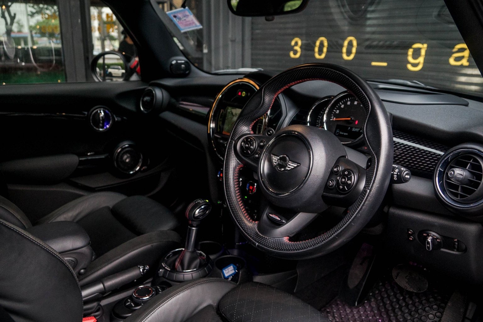 Mini Hatch (Cooper) Gen3 F55 (5 ประตู) ปี 2015 สีแดง (รูปที่ 9)