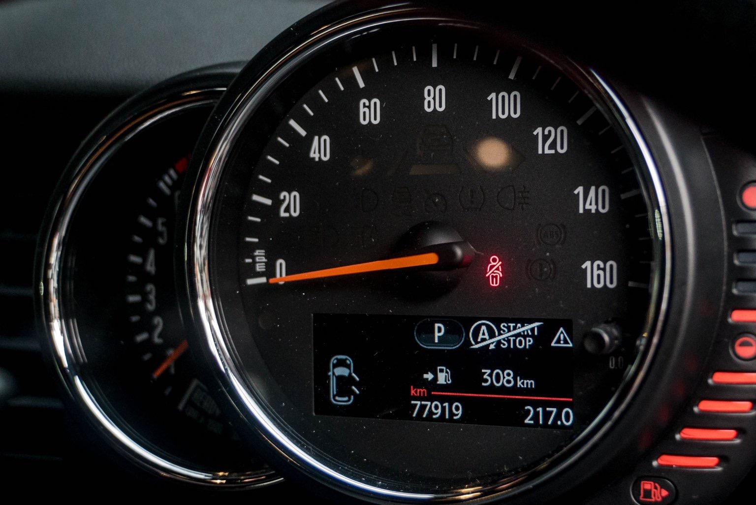 Mini Hatch (Cooper) Gen3 F55 (5 ประตู) ปี 2015 สีแดง (รูปที่ 5)