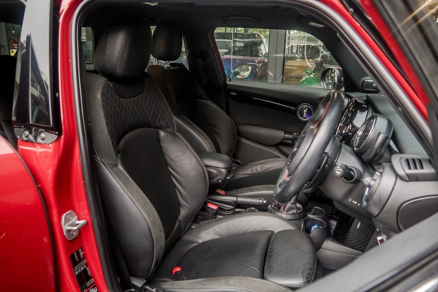Mini Hatch (Cooper) Gen3 F55 (5 ประตู) ปี 2015 สีแดง (รูปที่ 11)