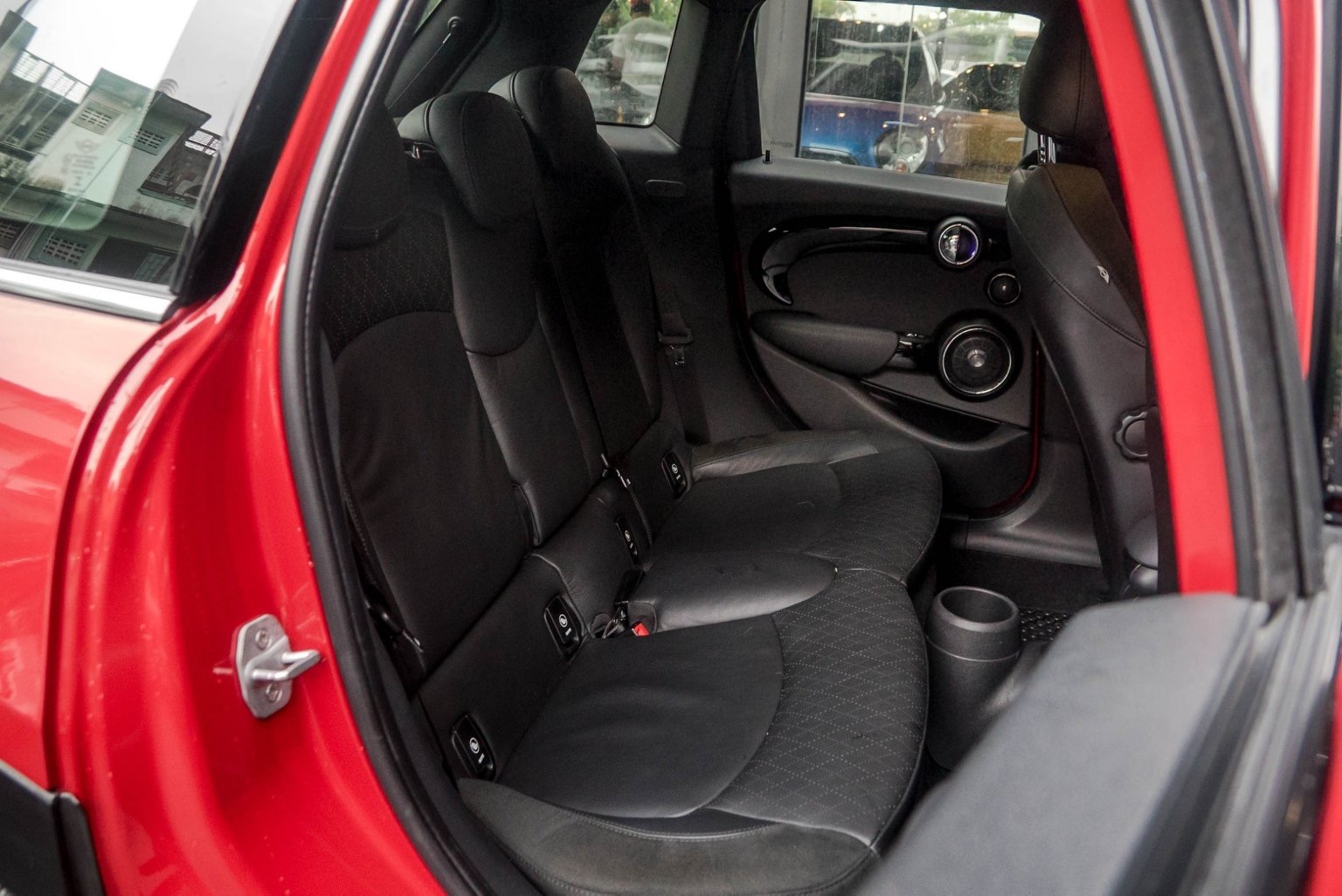 Mini Hatch (Cooper) Gen3 F55 (5 ประตู) ปี 2015 สีแดง