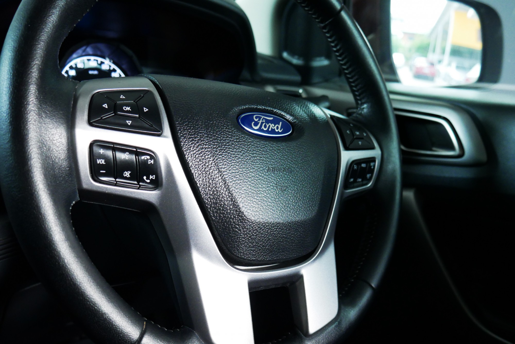 FORD EVEREST 2.2 TITANIUM AT ปี 2017 สีแดง (รูปที่ 9)
