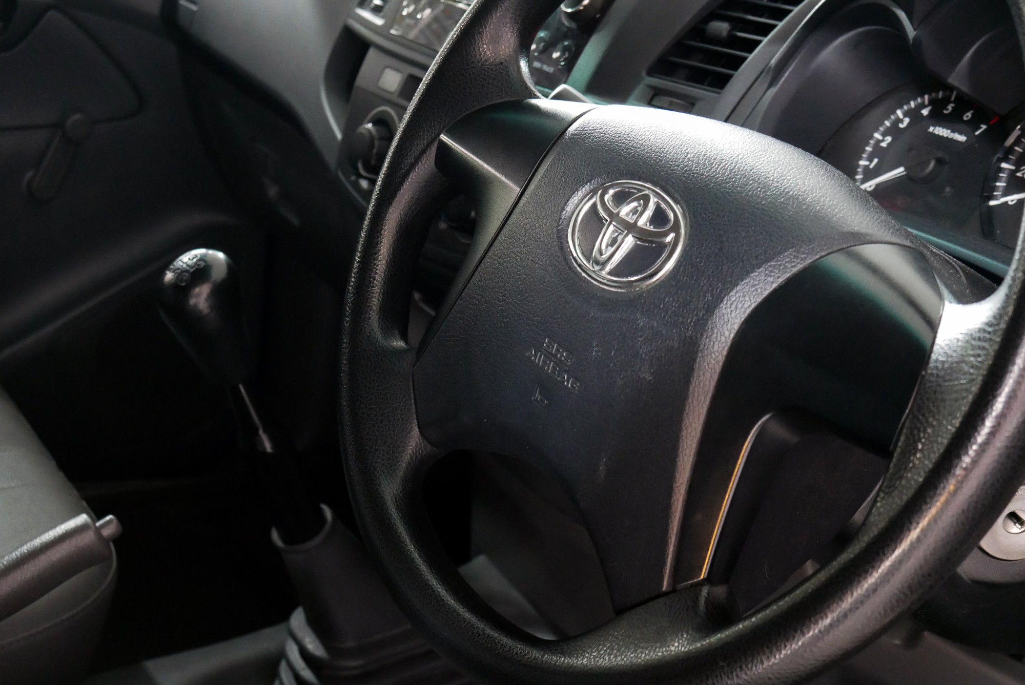 TOYOTA VIGO CHAMP SINGLECAB 2.7J MT ปี 2015 สีขาว (รูปที่ 6)