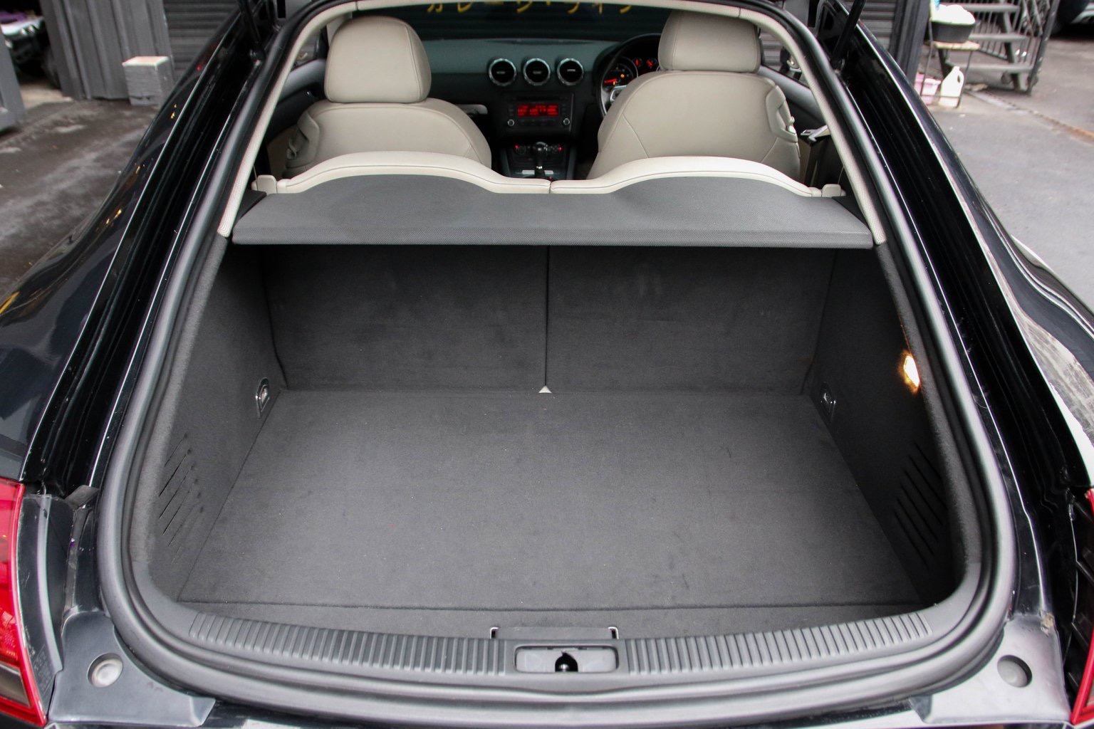 Audi TT Mk2 8J TT ปี 2008 สีดำ (รูปที่ 12)