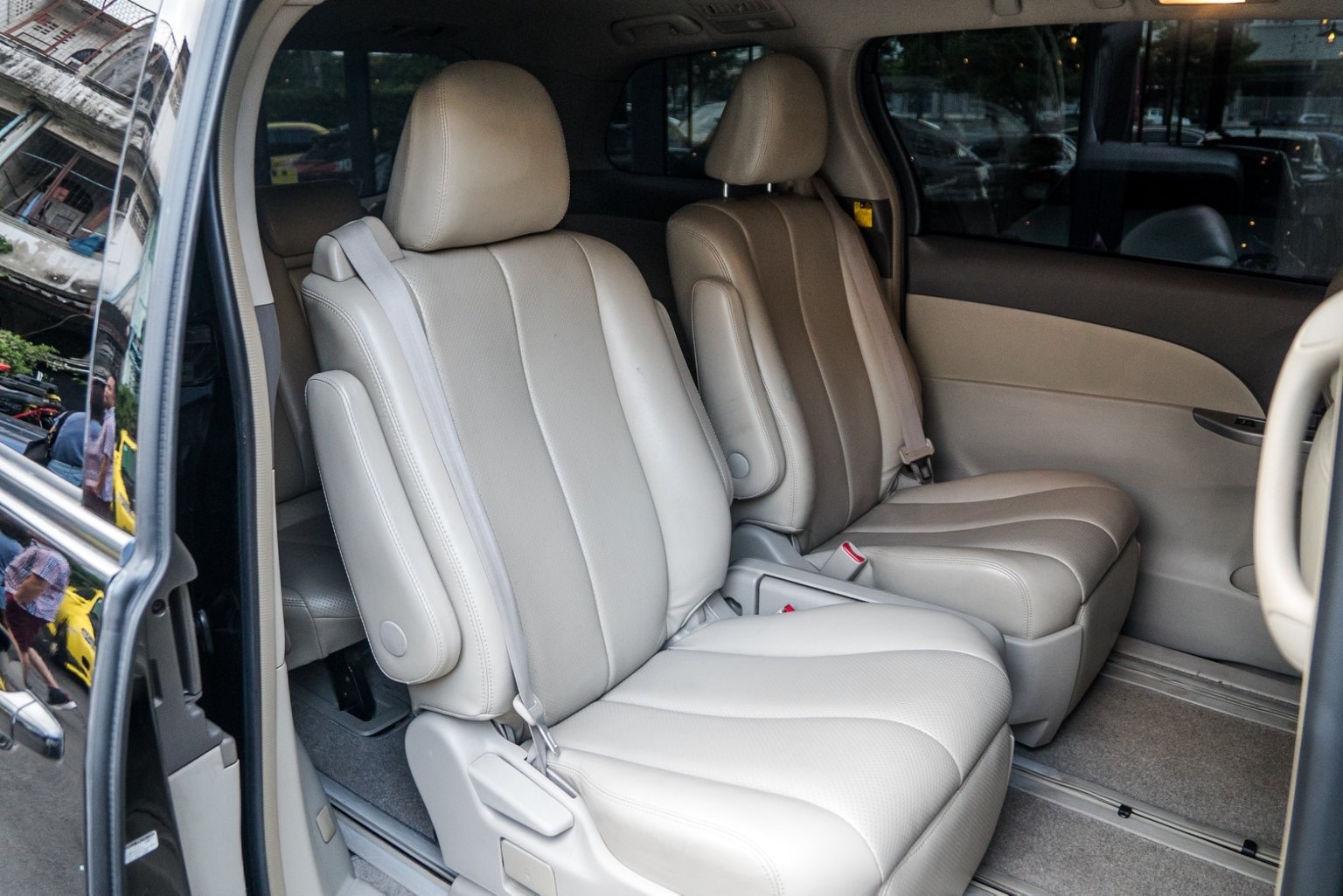 Toyota Estima ปี 2008 สีดำ (รูปที่ 11)