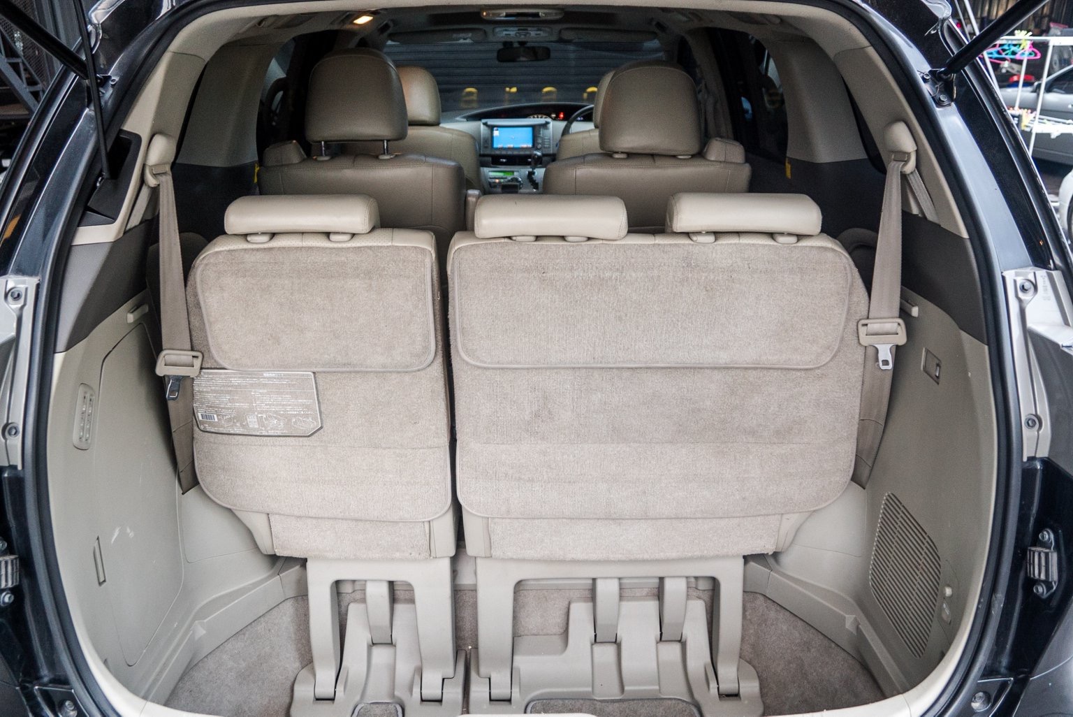 Toyota Estima ปี 2008 สีดำ (รูปที่ 12)