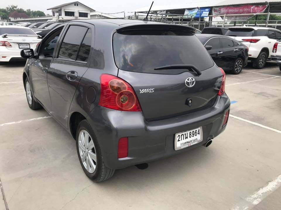 Toyota Yaris ปี 2013 สีเทา