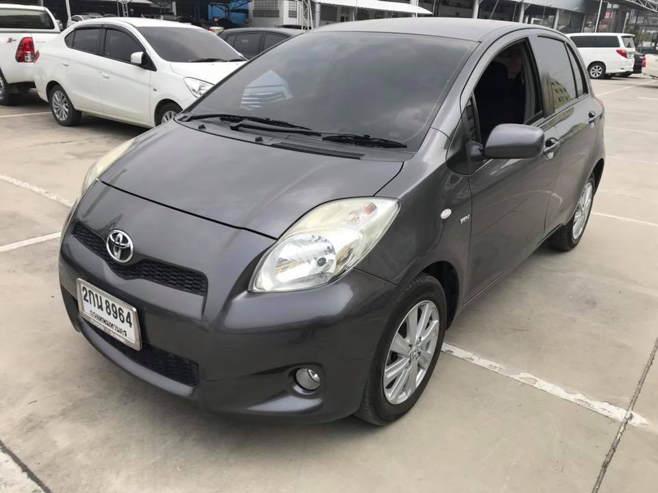 Toyota Yaris ปี 2013 สีเทา