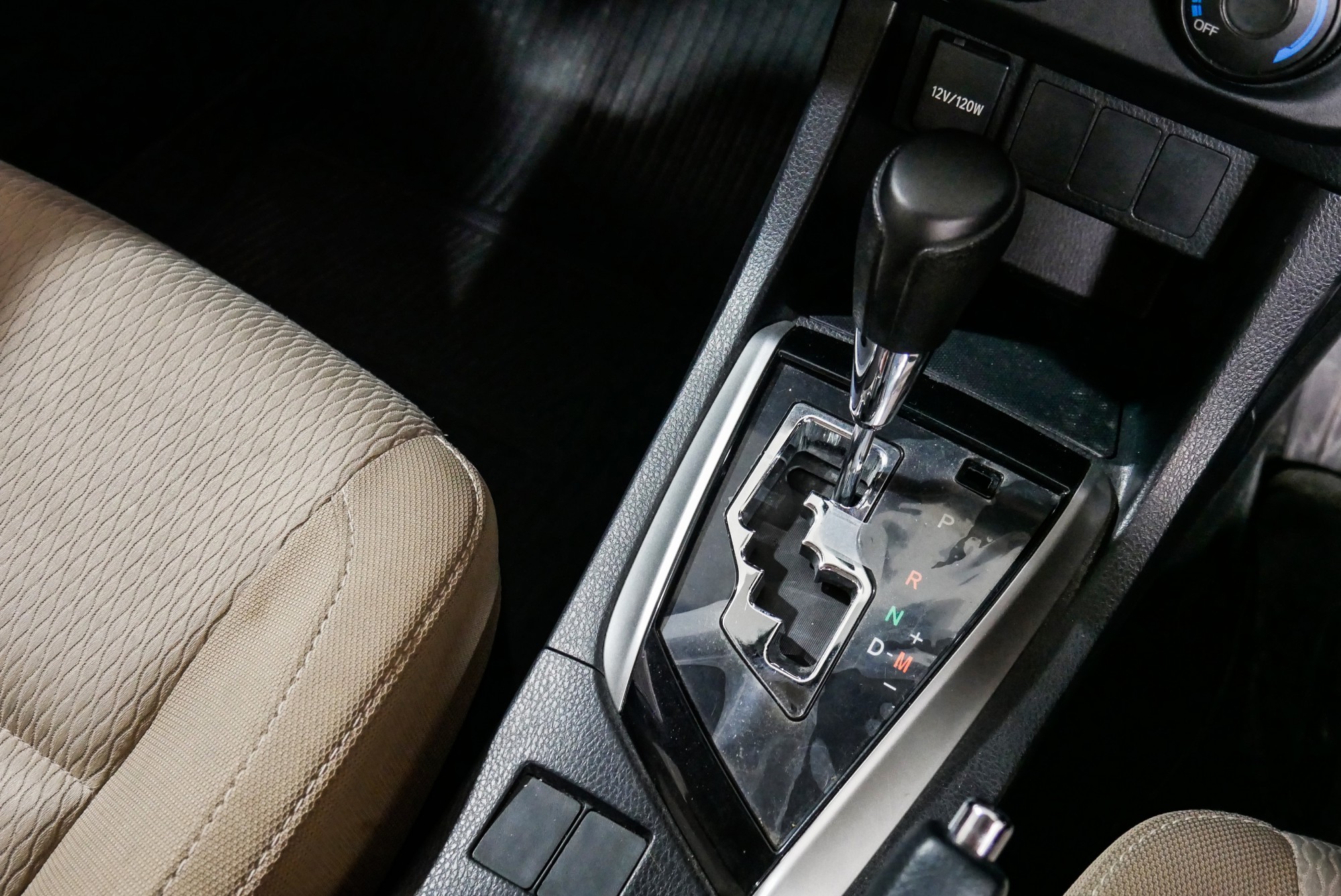 Toyota ALTIS 1.8 E ปี 2016 สีเงิน (รูปที่ 12)