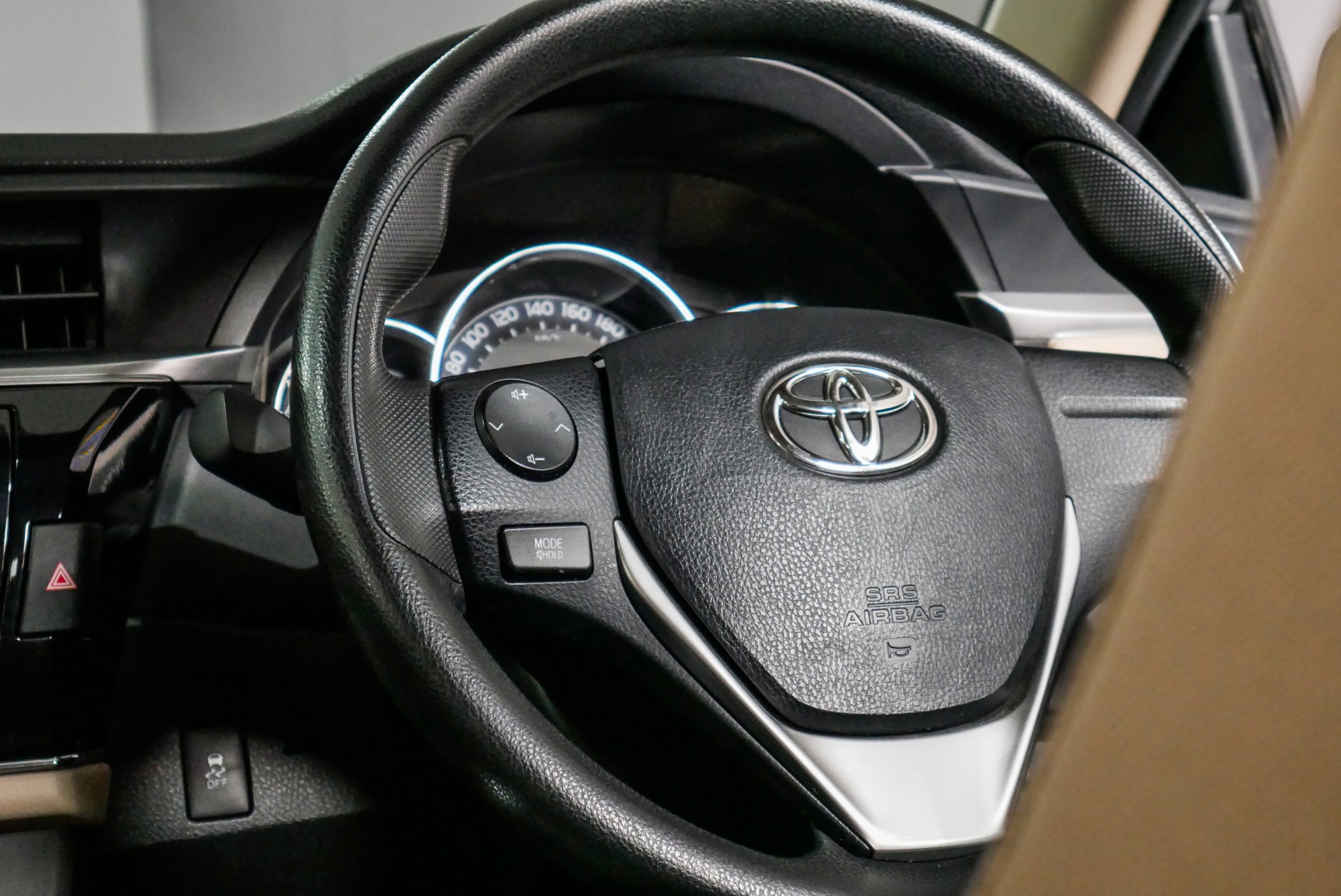 Toyota ALTIS 1.8 E ปี 2016 สีเงิน