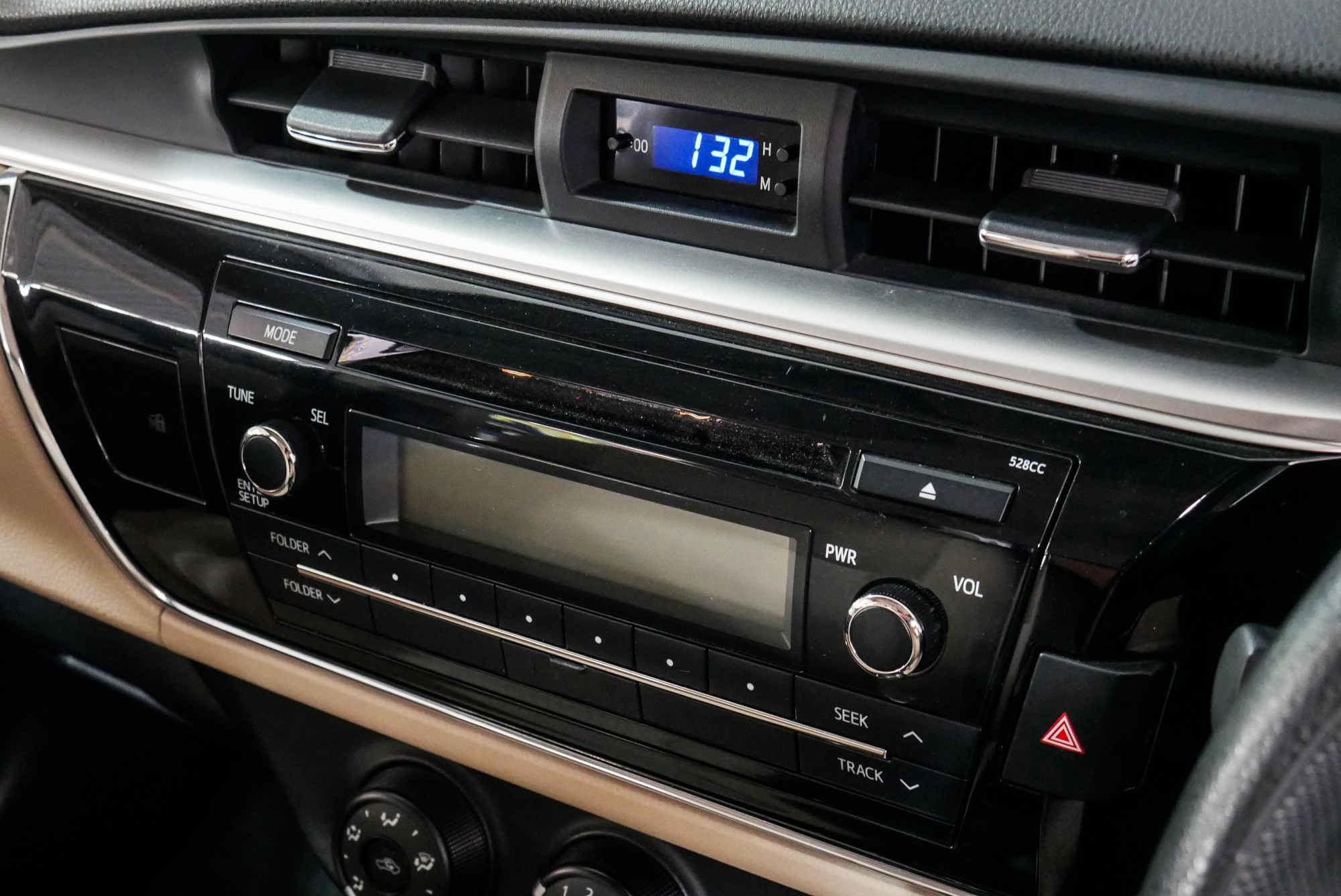 Toyota ALTIS 1.8 E ปี 2016 สีเงิน (รูปที่ 14)