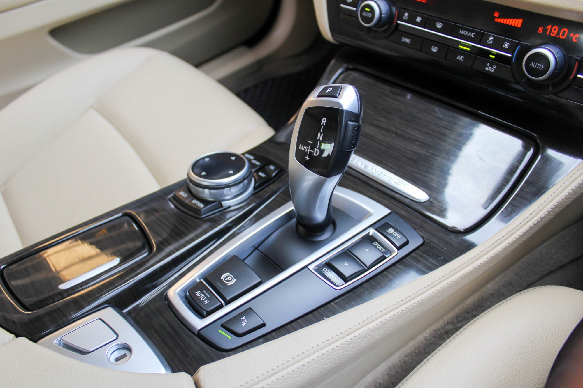 BMW 5 Series ACTIVE HYBRID 5 LUXURY 3.0 LCI ปี 2014 สีน้ำตาล (รูปที่ 11)