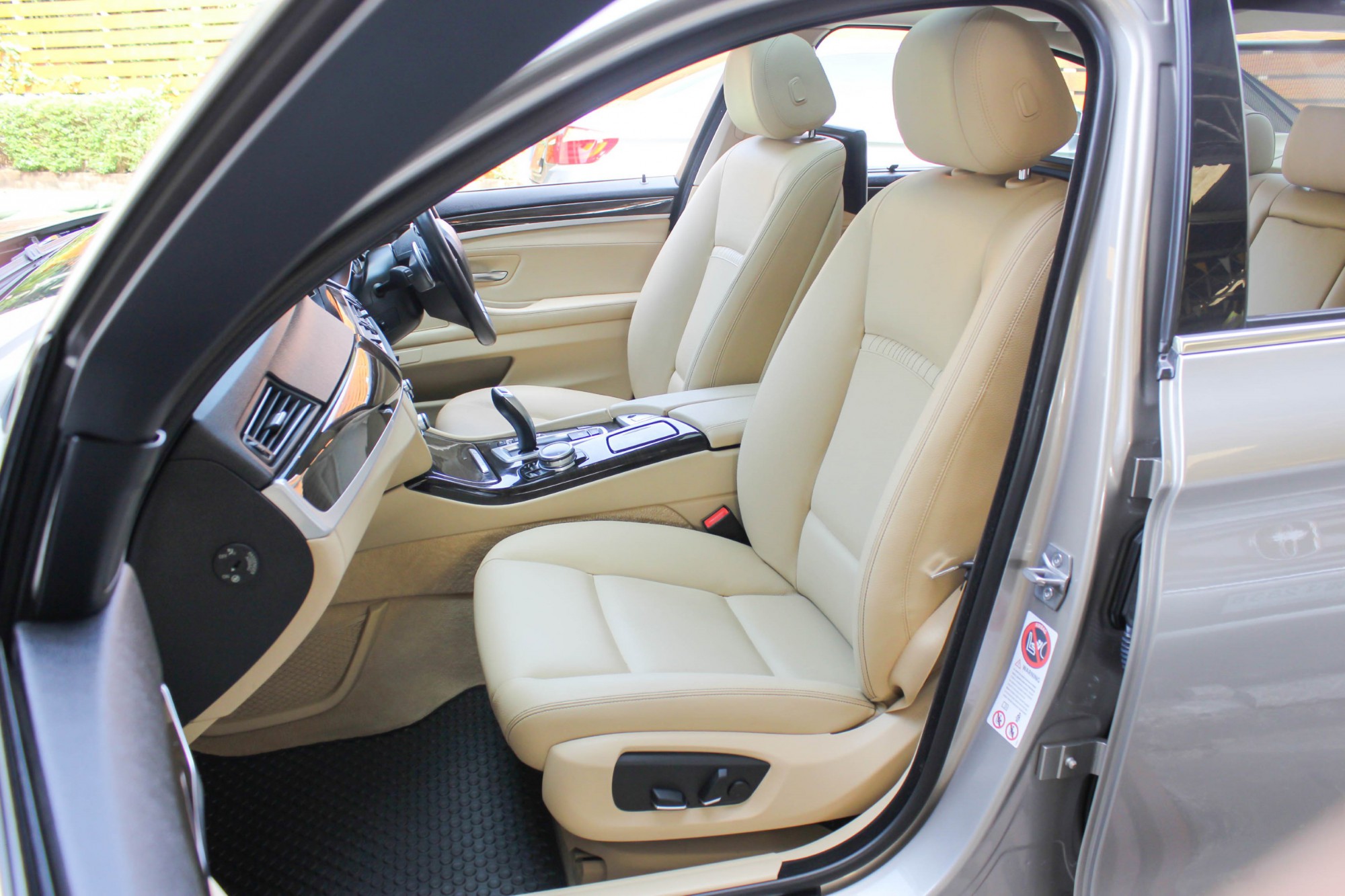 BMW 5 Series ACTIVE HYBRID 5 LUXURY 3.0 LCI ปี 2014 สีน้ำตาล (รูปที่ 12)