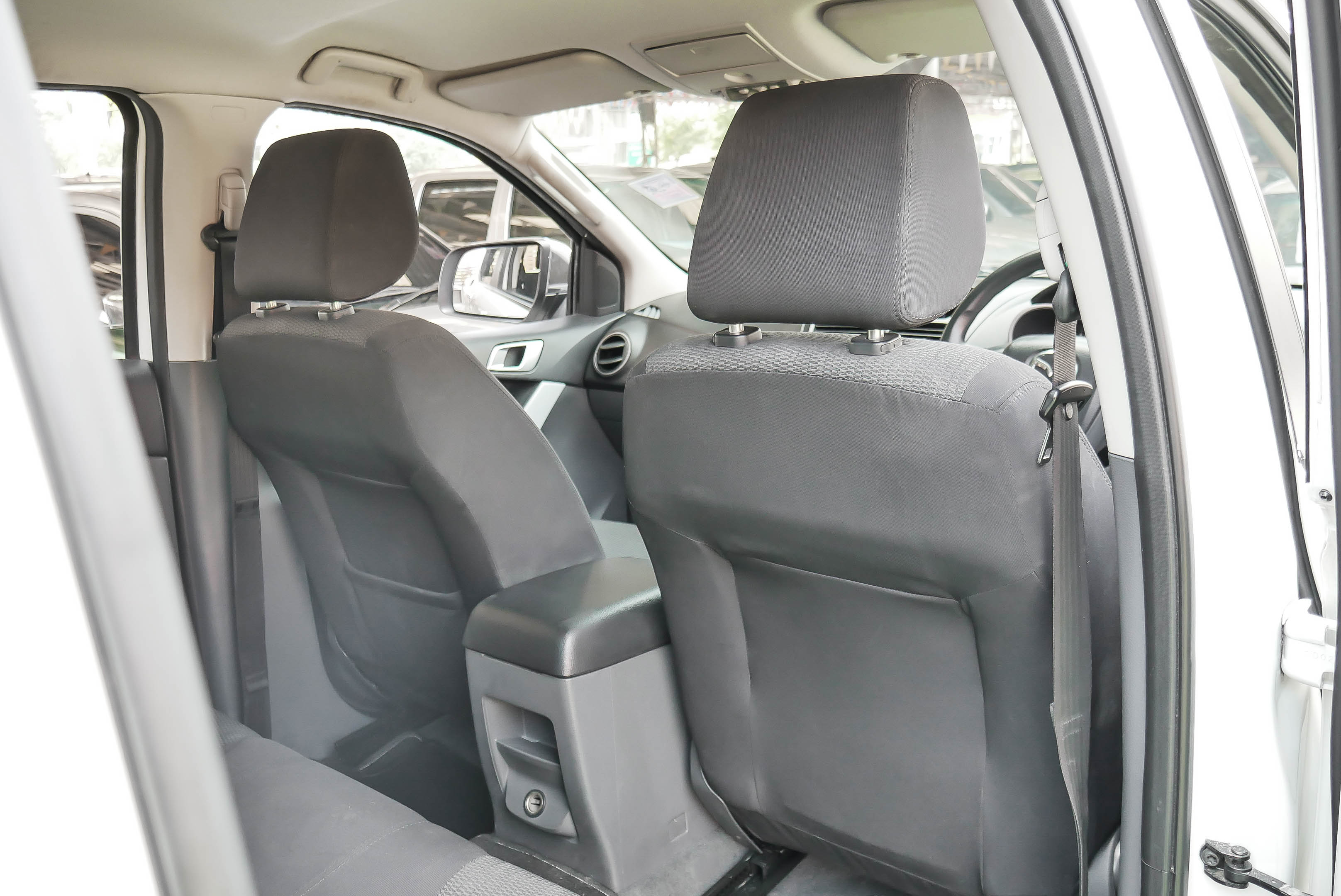 2013 MAZDA BT-50 PRO DOUBLECAB 3.2 4×4 MT ปี 2013 สีขาว (รูปที่ 27)