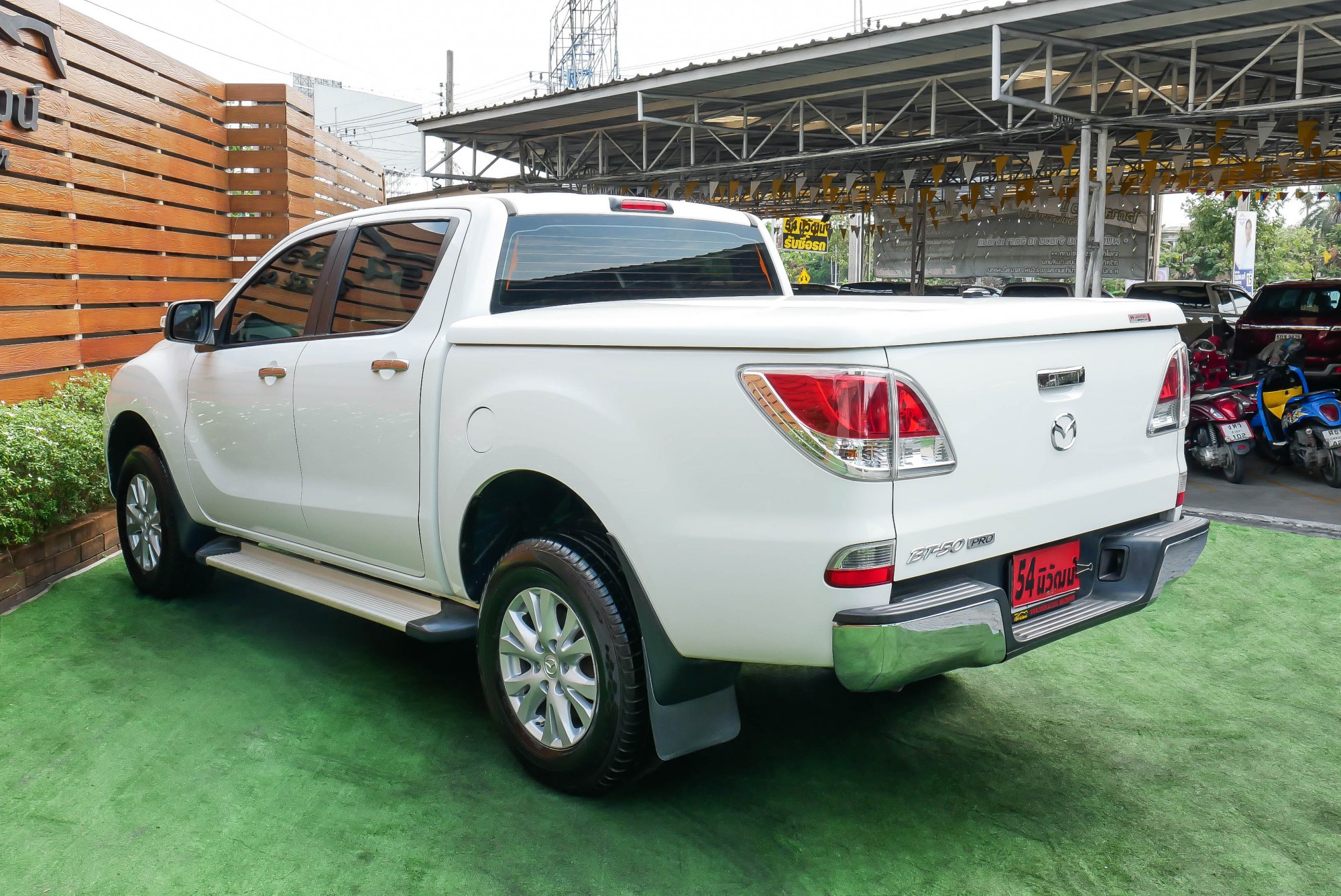 2013 MAZDA BT-50 PRO DOUBLECAB 3.2 4×4 MT ปี 2013 สีขาว