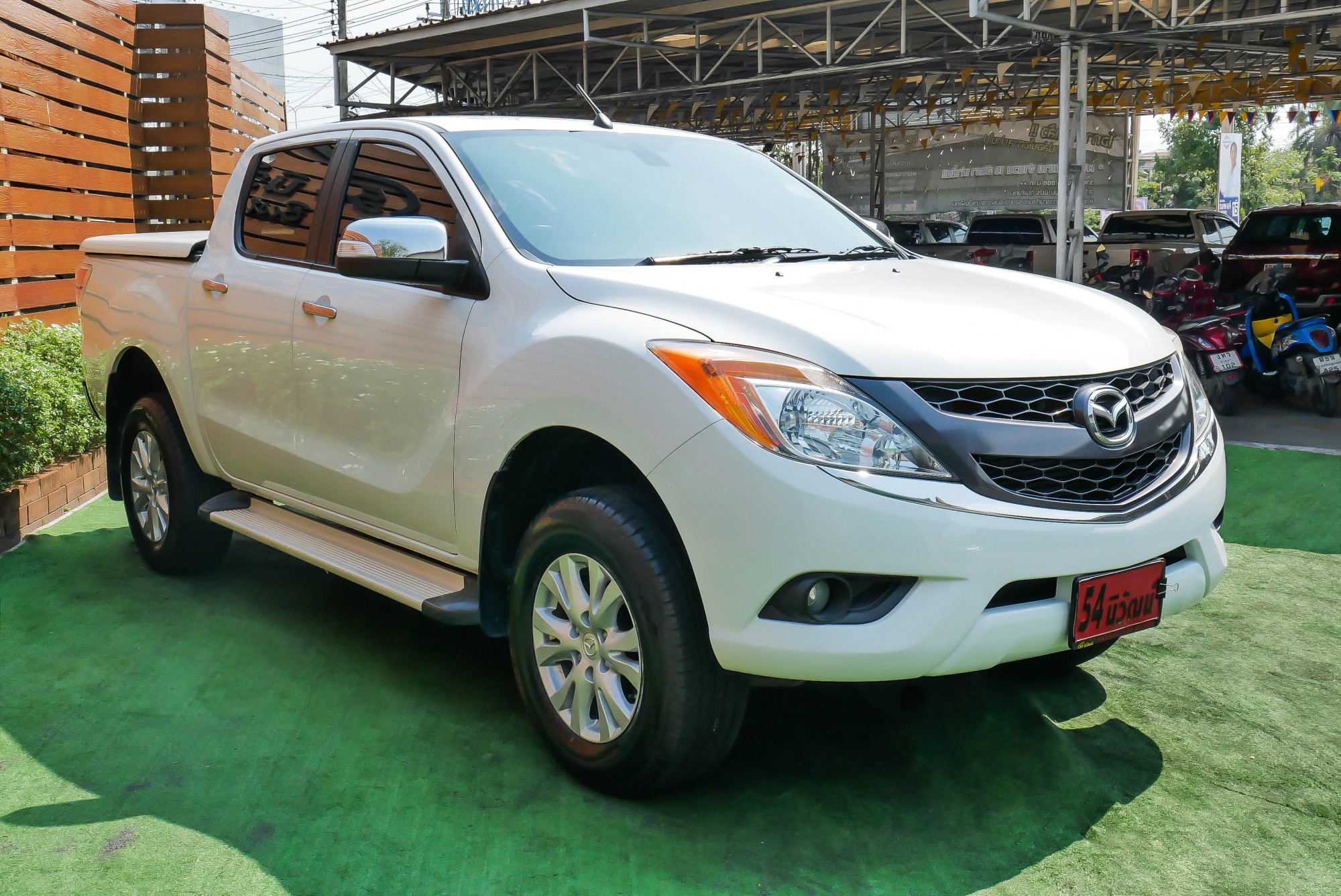 2013 MAZDA BT-50 PRO DOUBLECAB 3.2 4×4 MT ปี 2013 สีขาว