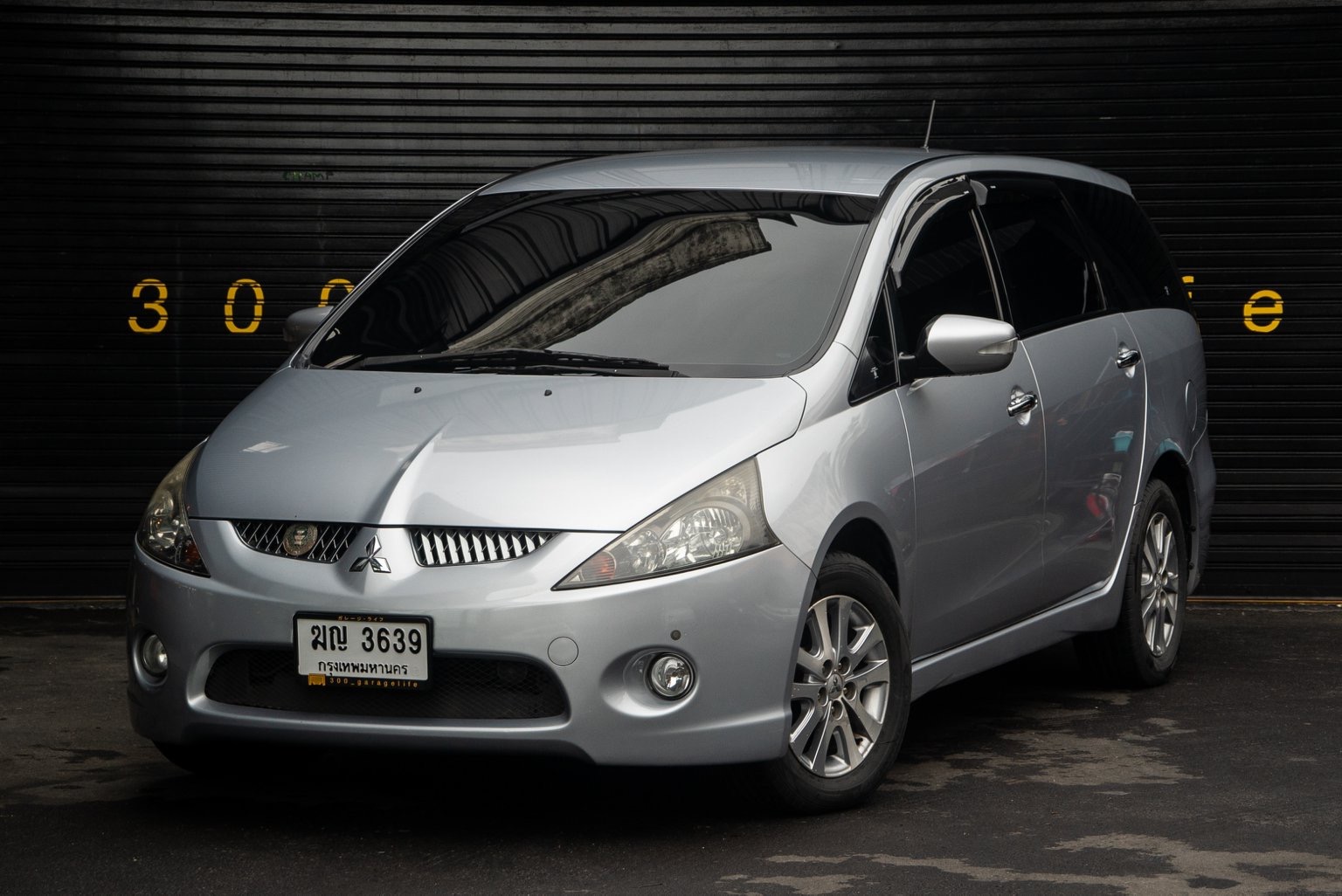 Mitsubishi Space Wagon ปี 2007 สีเงิน
