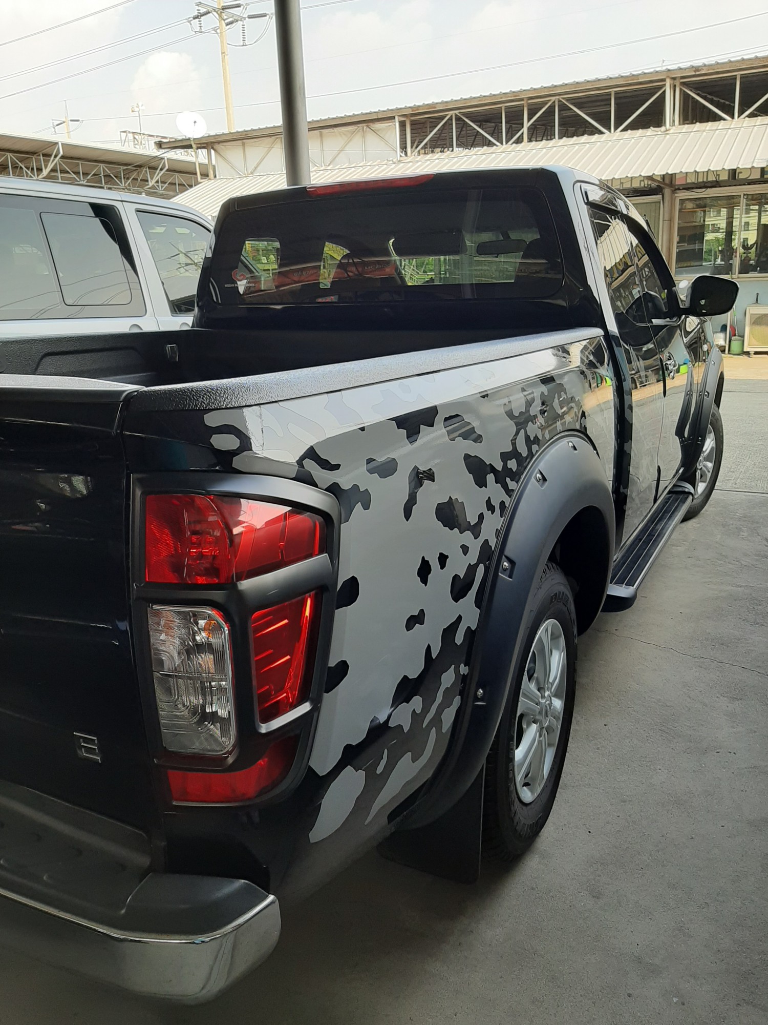 Nissan Np300 ปี 2019 สีดำ (รูปที่ 4)