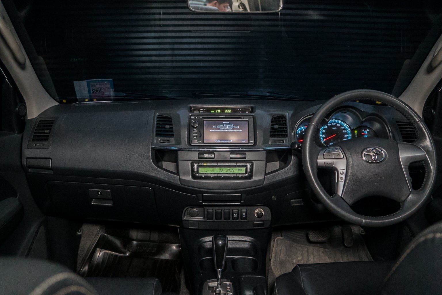 Toyota Fortuner GEN 1 ไมเนอร์เชนจ์ 2 ปี 2012 สีขาว (รูปที่ 9)