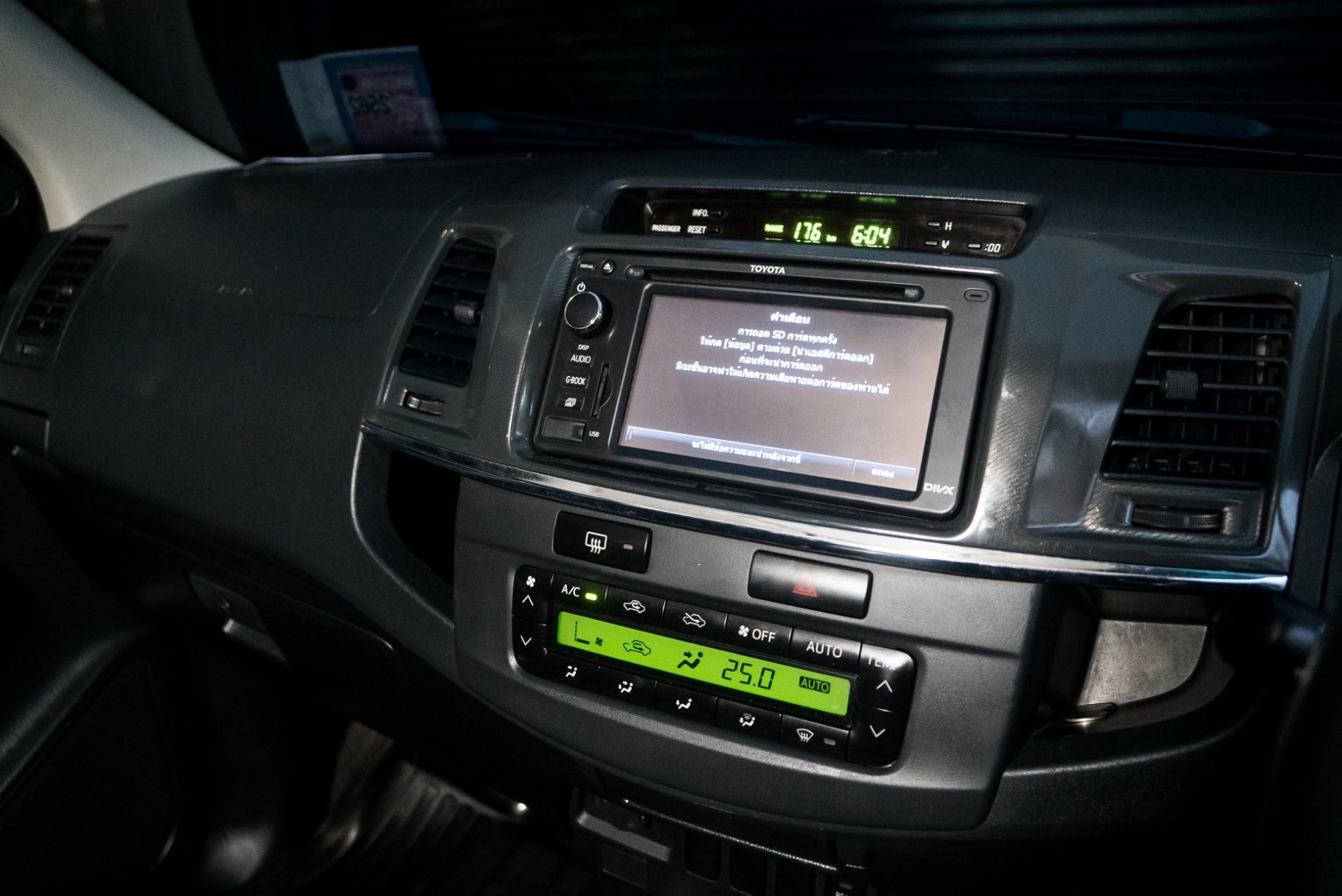 Toyota Fortuner GEN 1 ไมเนอร์เชนจ์ 2 ปี 2012 สีขาว (รูปที่ 6)