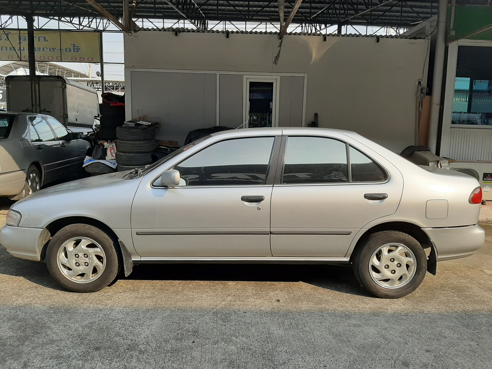 Nissan Sunny ปี 1994 สีเทา (รูปที่ 2)