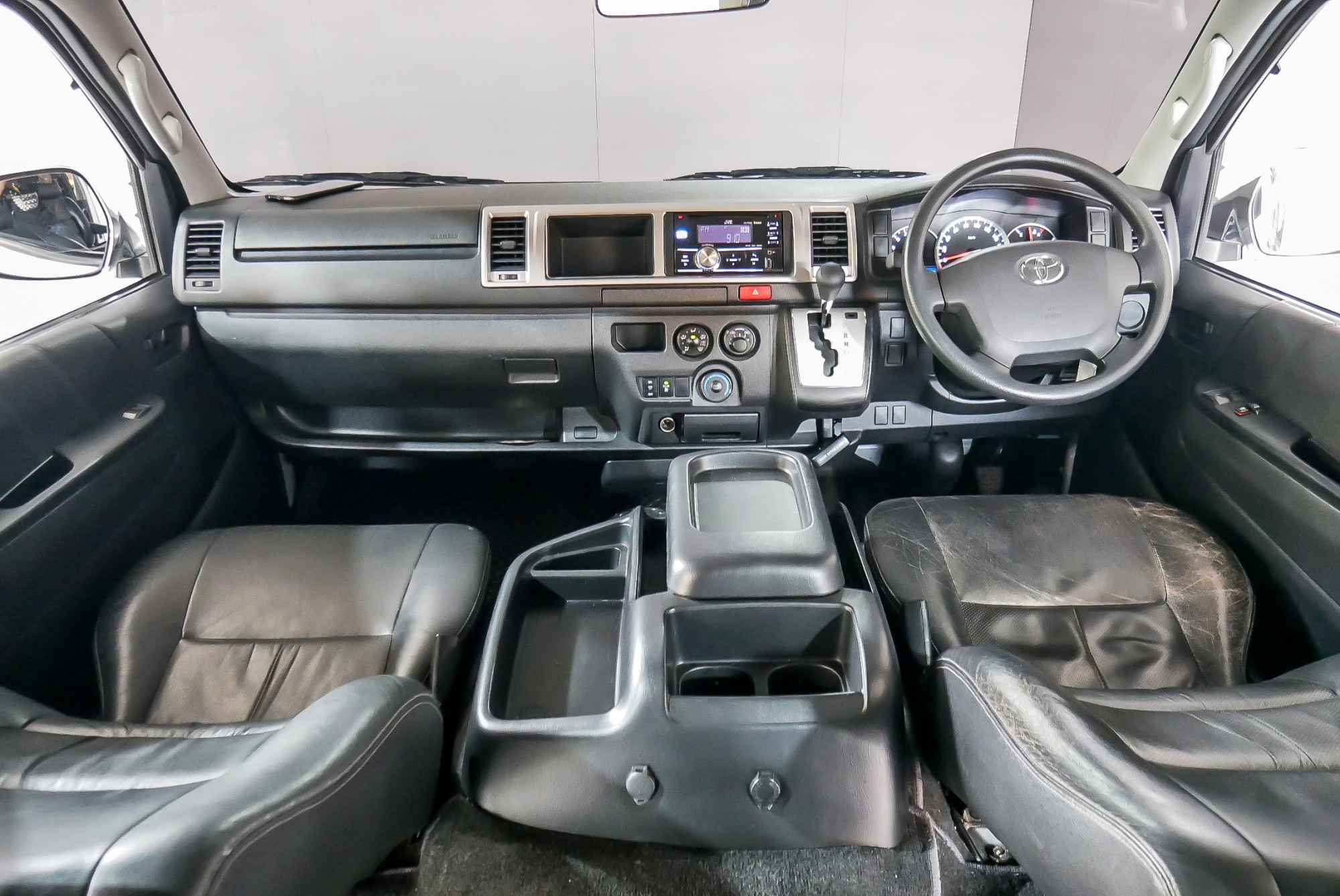 TOYOTA VENTURY 3.0 G ปี 2015 สีขาว (รูปที่ 6)